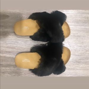 Faux fur black sandals/slippers urban outfitters